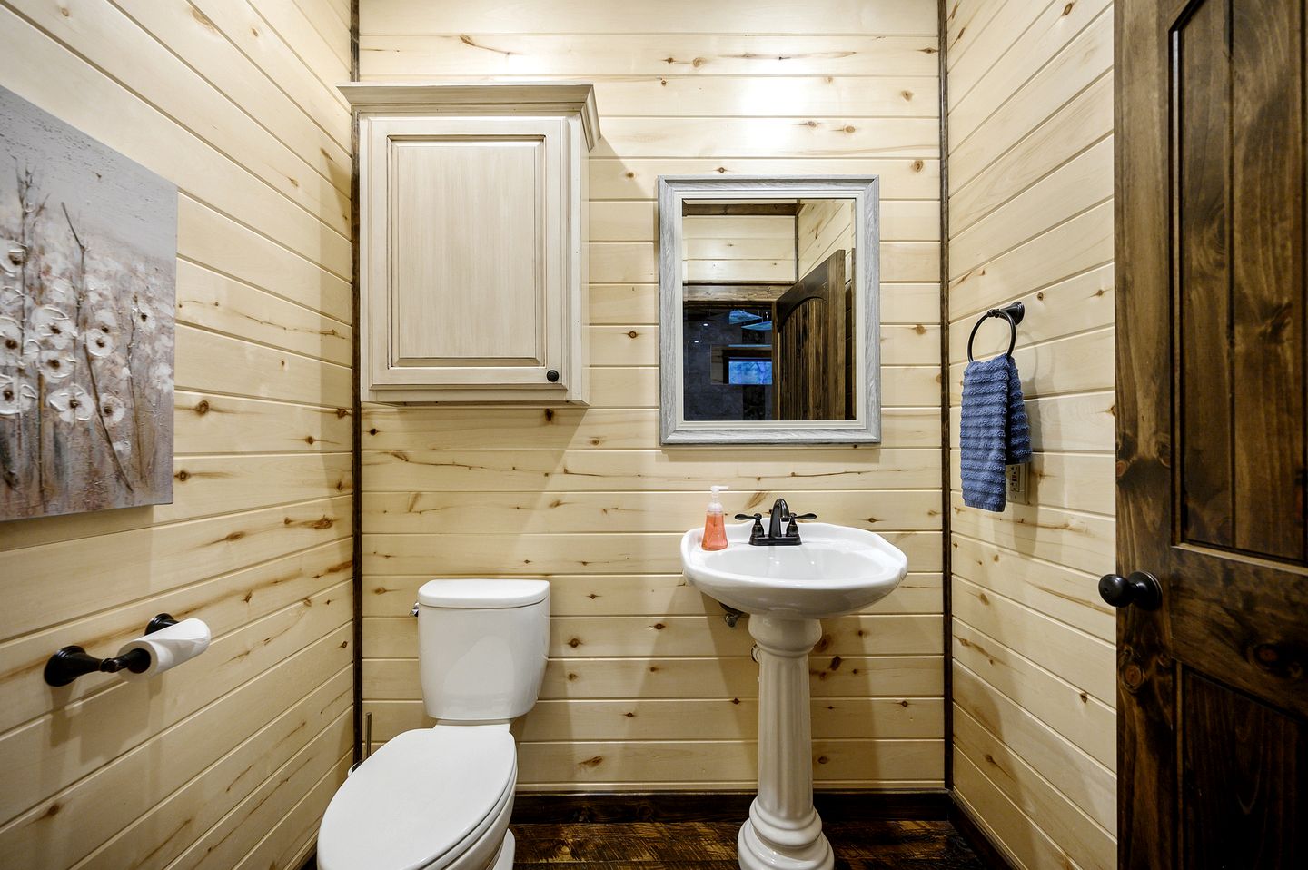 Luxury Romantic Cabin with Hot Tub, Fireplace & Rain Shower Near Hochatown