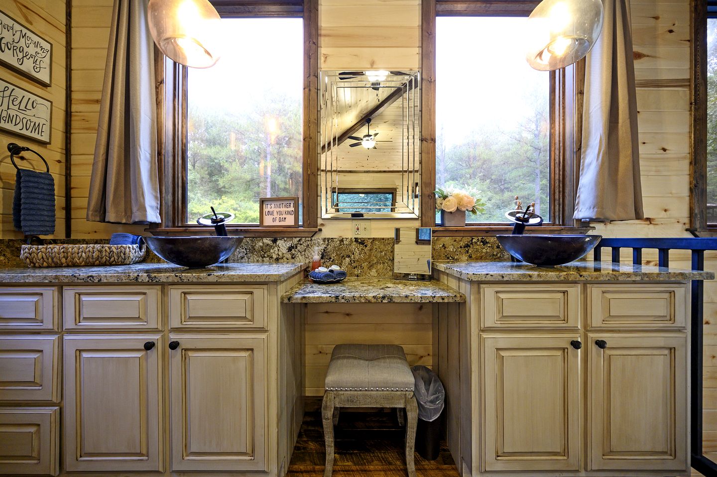 Luxury Romantic Cabin with Hot Tub, Fireplace & Rain Shower Near Hochatown