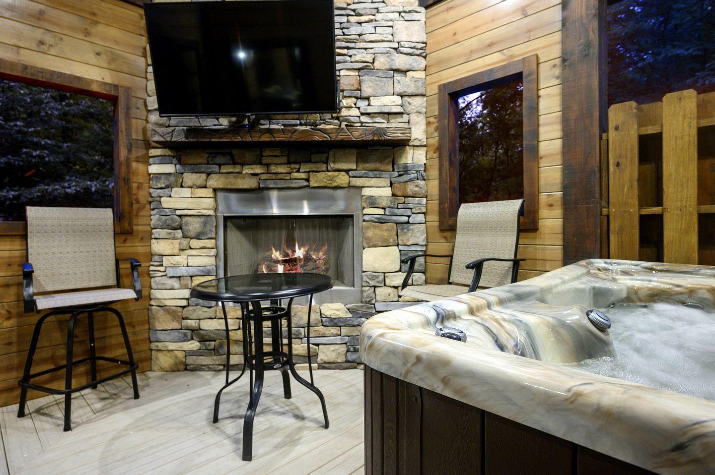 Luxury Romantic Cabin with Hot Tub, Fireplace & Rain Shower Near Hochatown