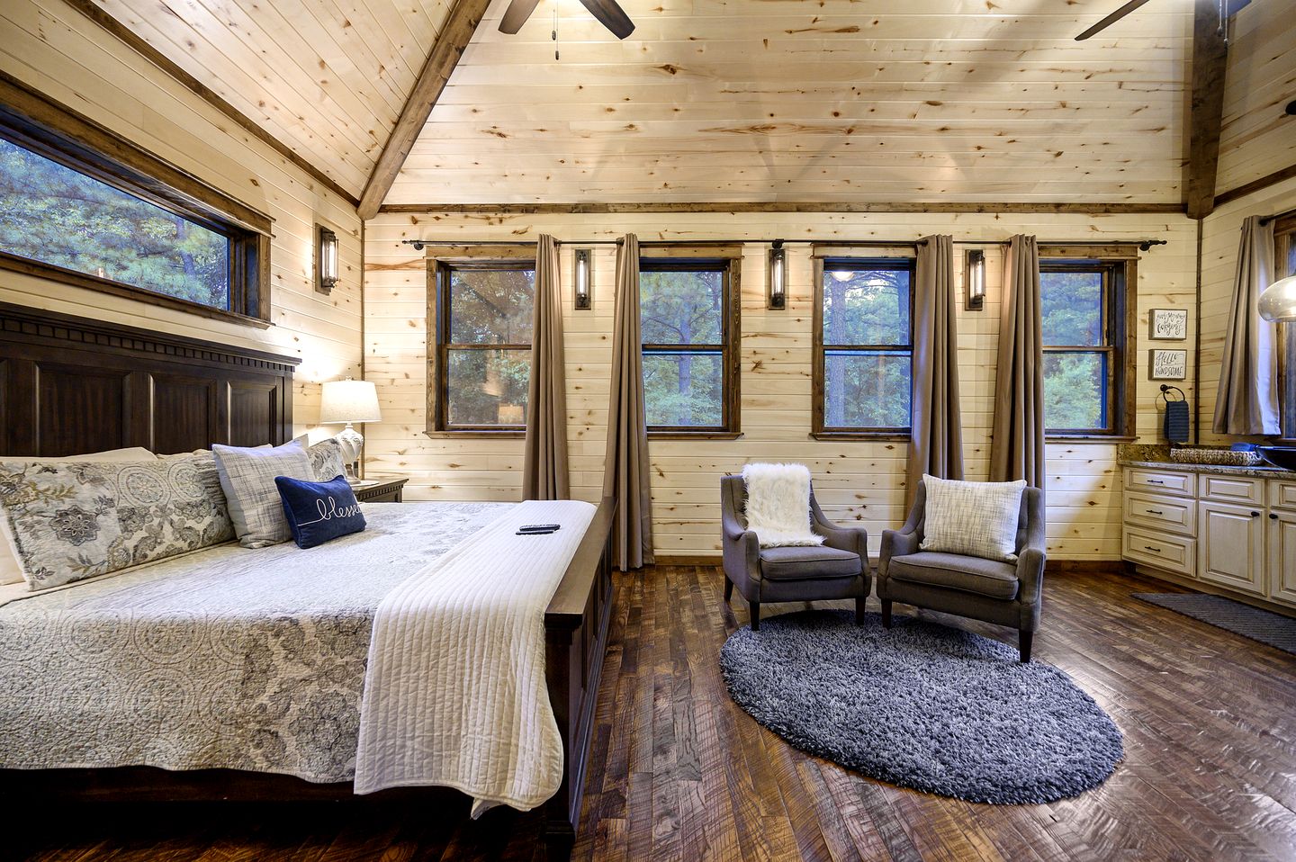Luxury Romantic Cabin with Hot Tub, Fireplace & Rain Shower Near Hochatown