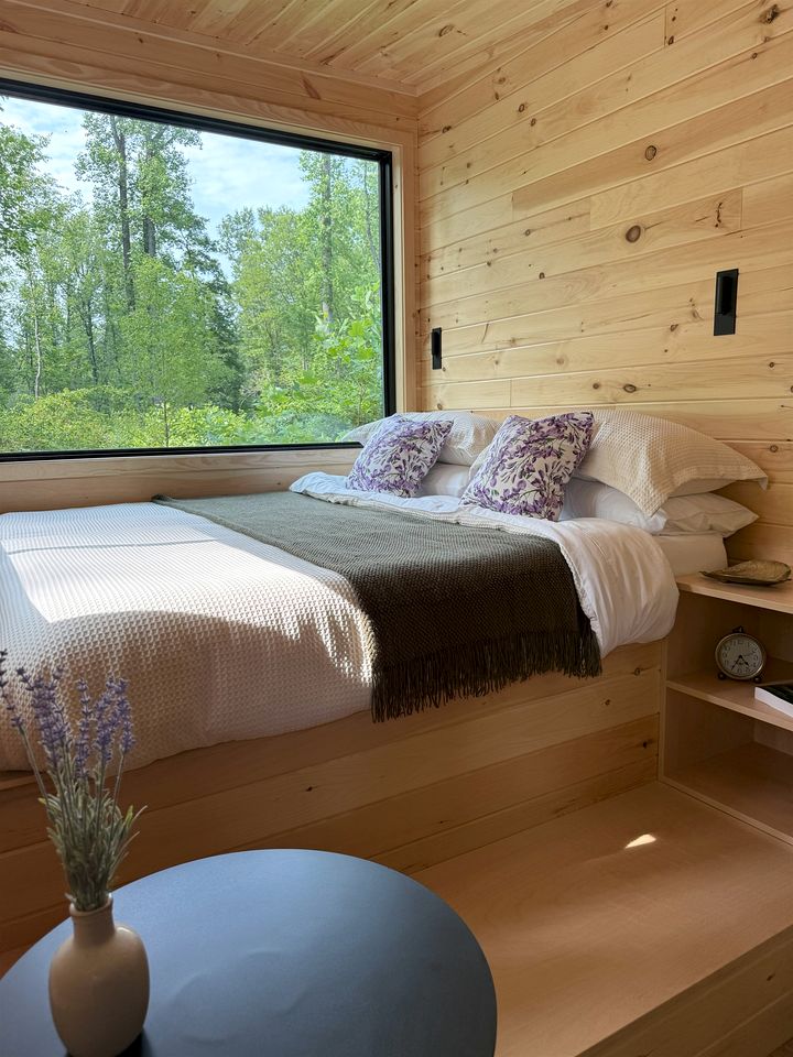 Escape to a Cozy Woodland Tiny Home and a Peaceful Forest Retreat Perfect for Two in Pennsylvania