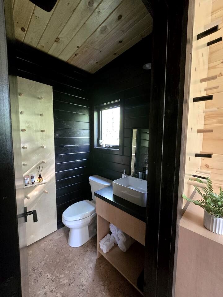 Minimalist Escape for 2 in a Cozy Cabin with Serene Vibes in Pennsylvania