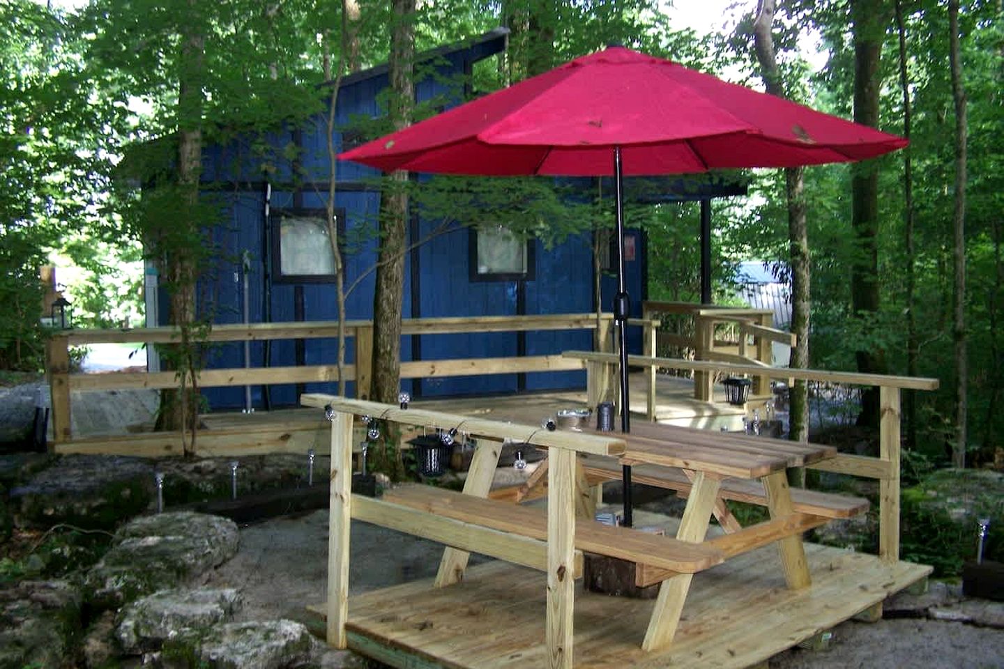 Cozy Tiny House in Tennessee Forest with Loft Beds & Country Breakfast