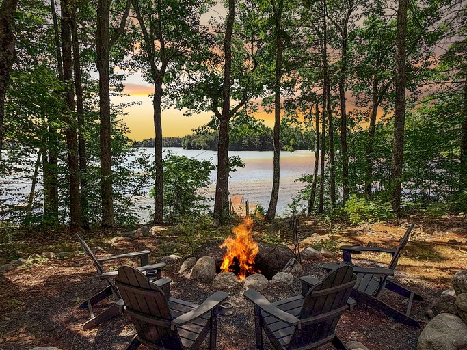 Cabins (United States of America, Casco, Maine)