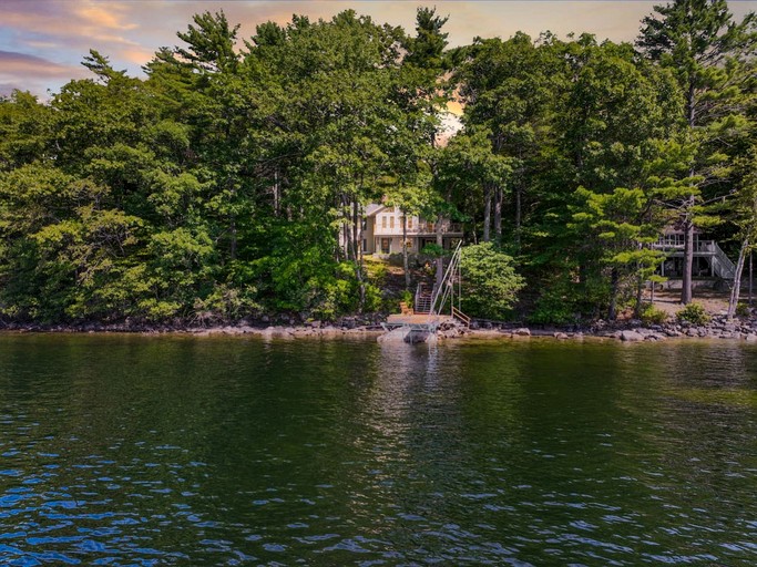 Cabins (United States of America, Casco, Maine)