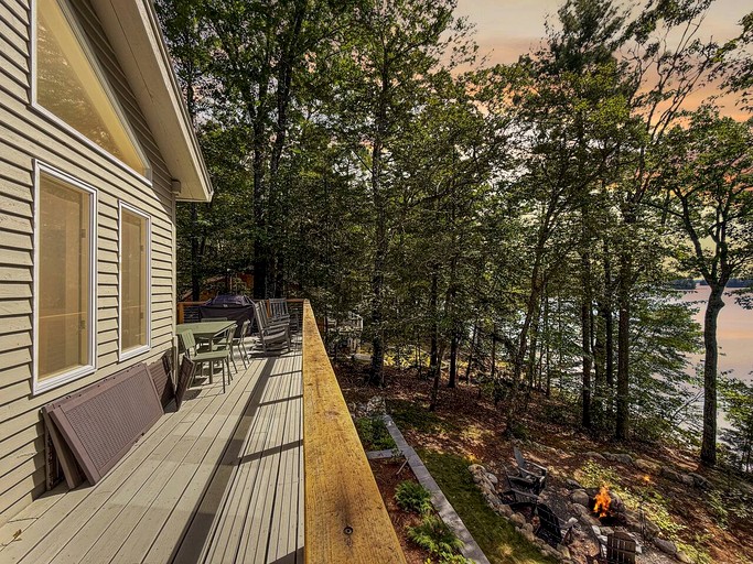 Cabins (United States of America, Casco, Maine)