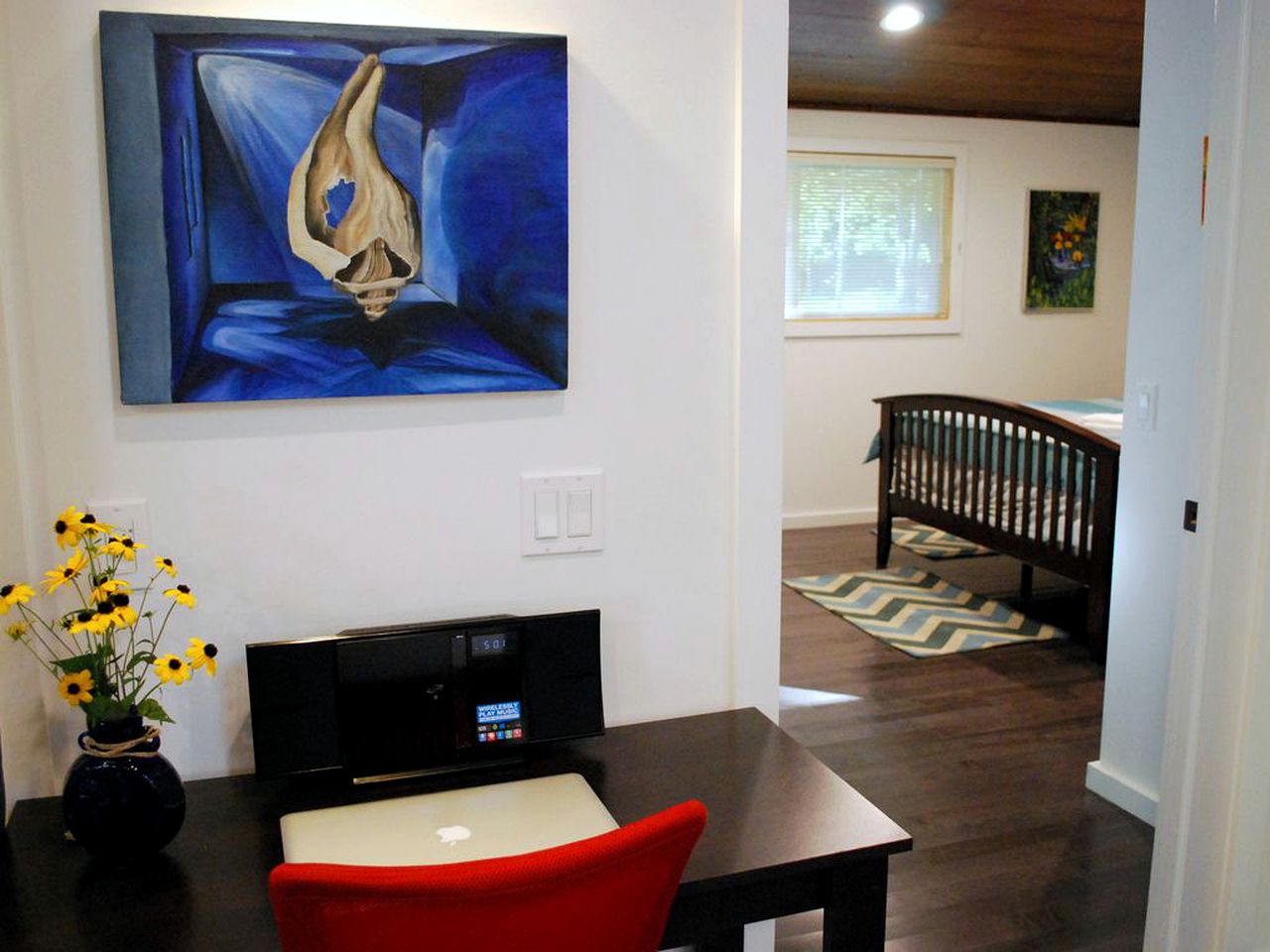 Wheelchair Accessible Cabin with Private Hot Tub and Fireplace Nestled Among Trees of Woodstock, New York