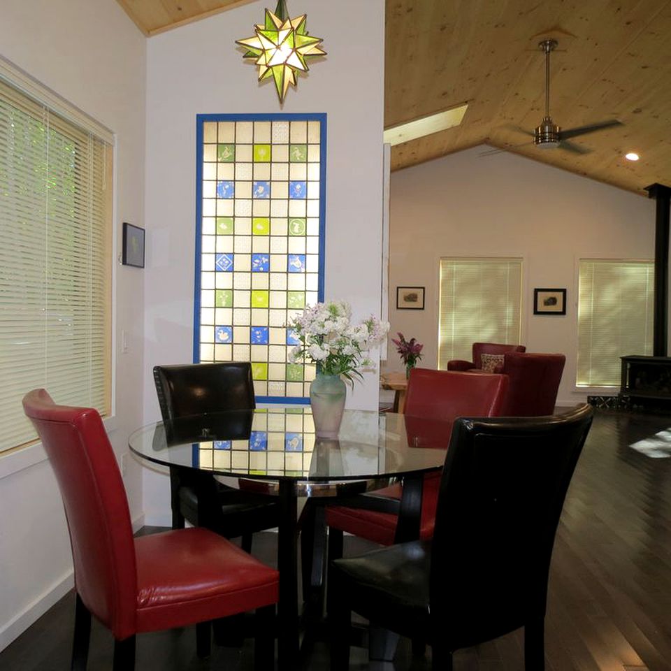 Wheelchair Accessible Cabin with Private Hot Tub and Fireplace Nestled Among Trees of Woodstock, New York