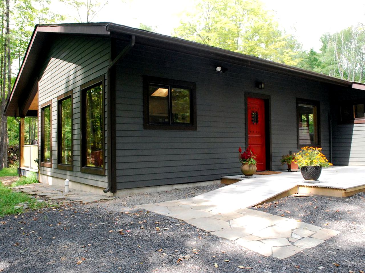 Wheelchair Accessible Cabin with Private Hot Tub and Fireplace Nestled Among Trees of Woodstock, New York