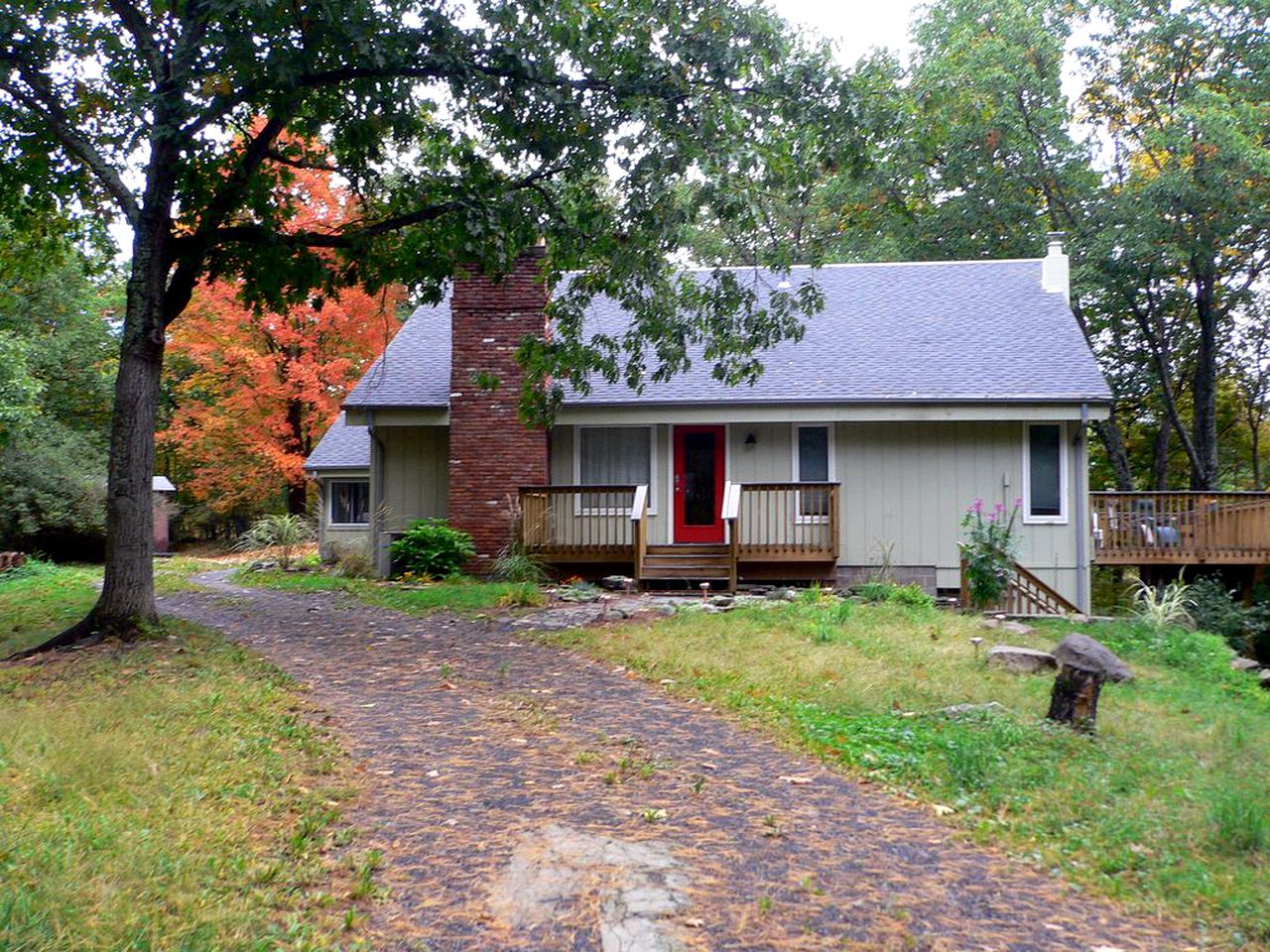 Secluded Two-Bedroom Cottage Rental with Hot Tub and Fireplace in Woodstock, New York