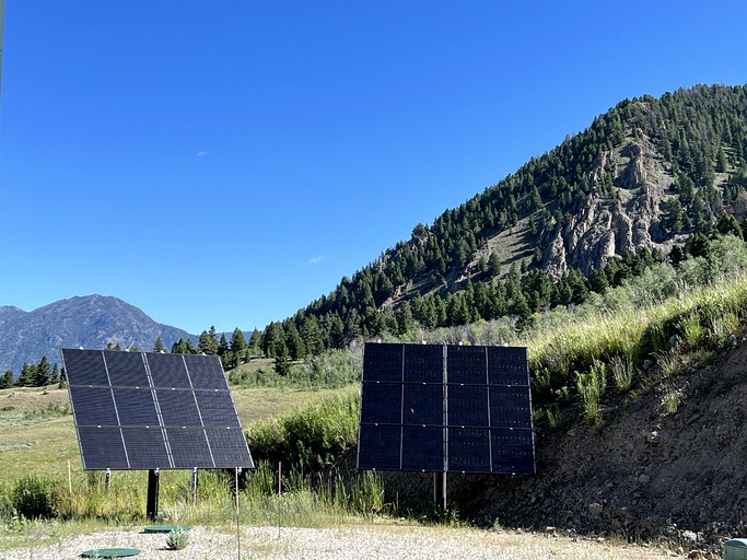 Barns (United States of America, Cameron, Montana)