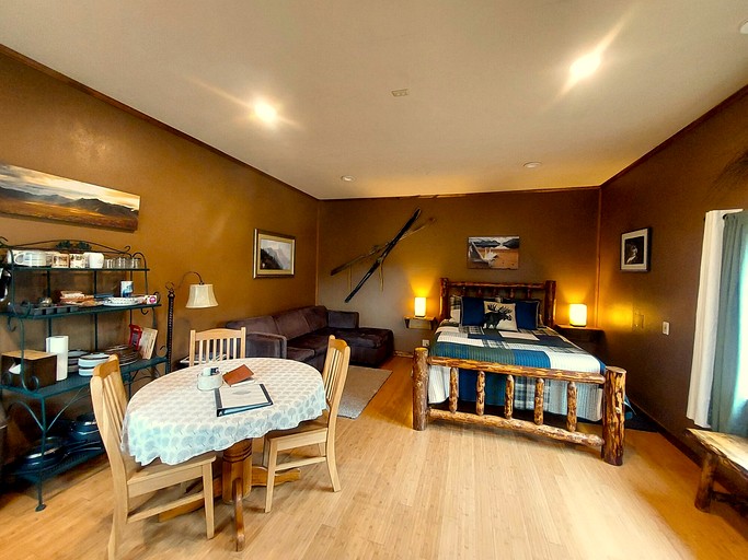 Cabins (United States of America, Nabesna, Alaska)