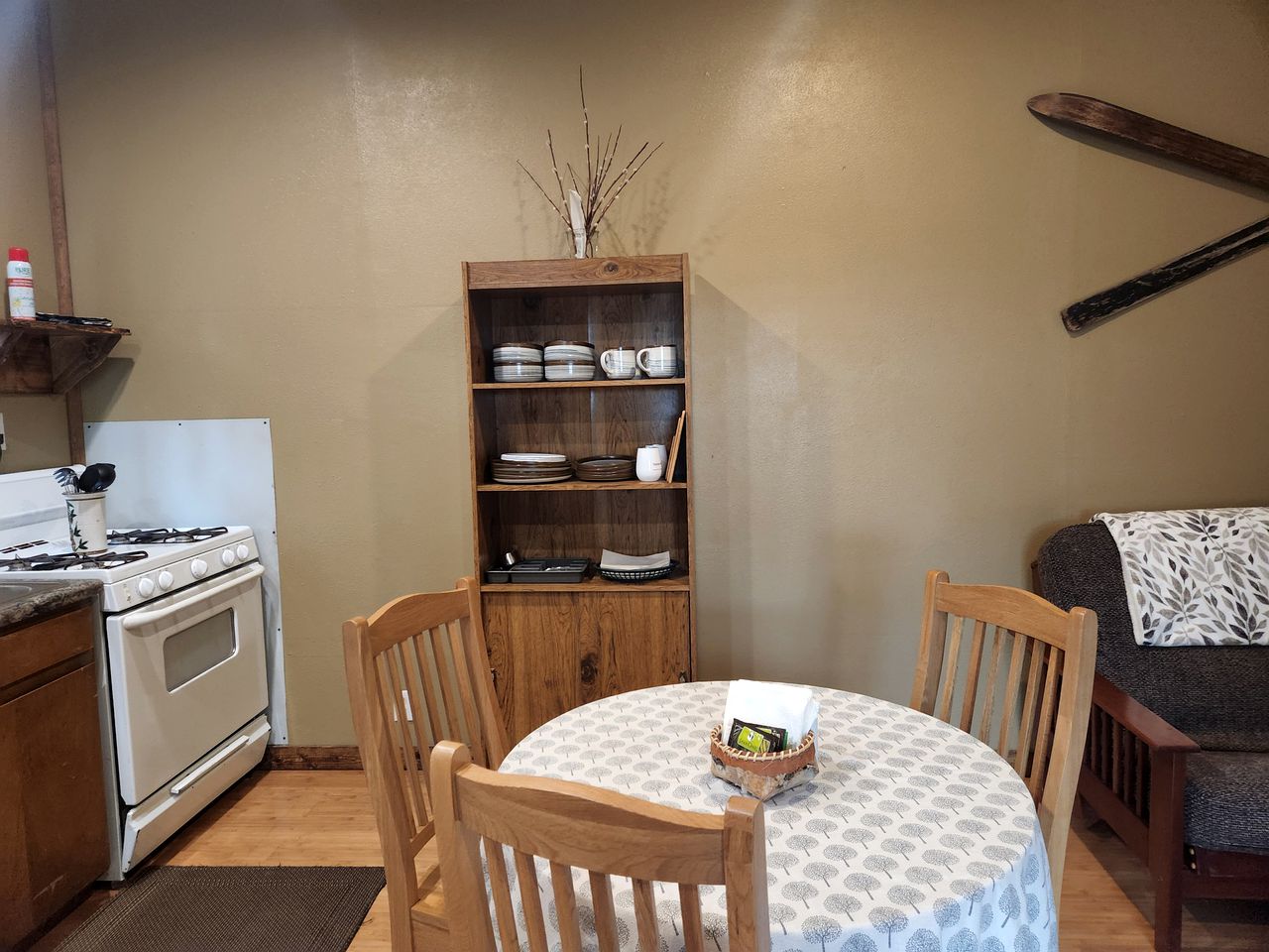 Wrangell Mountains Glamping Cabin, Ideal to Discover the Alaskan Wilderness