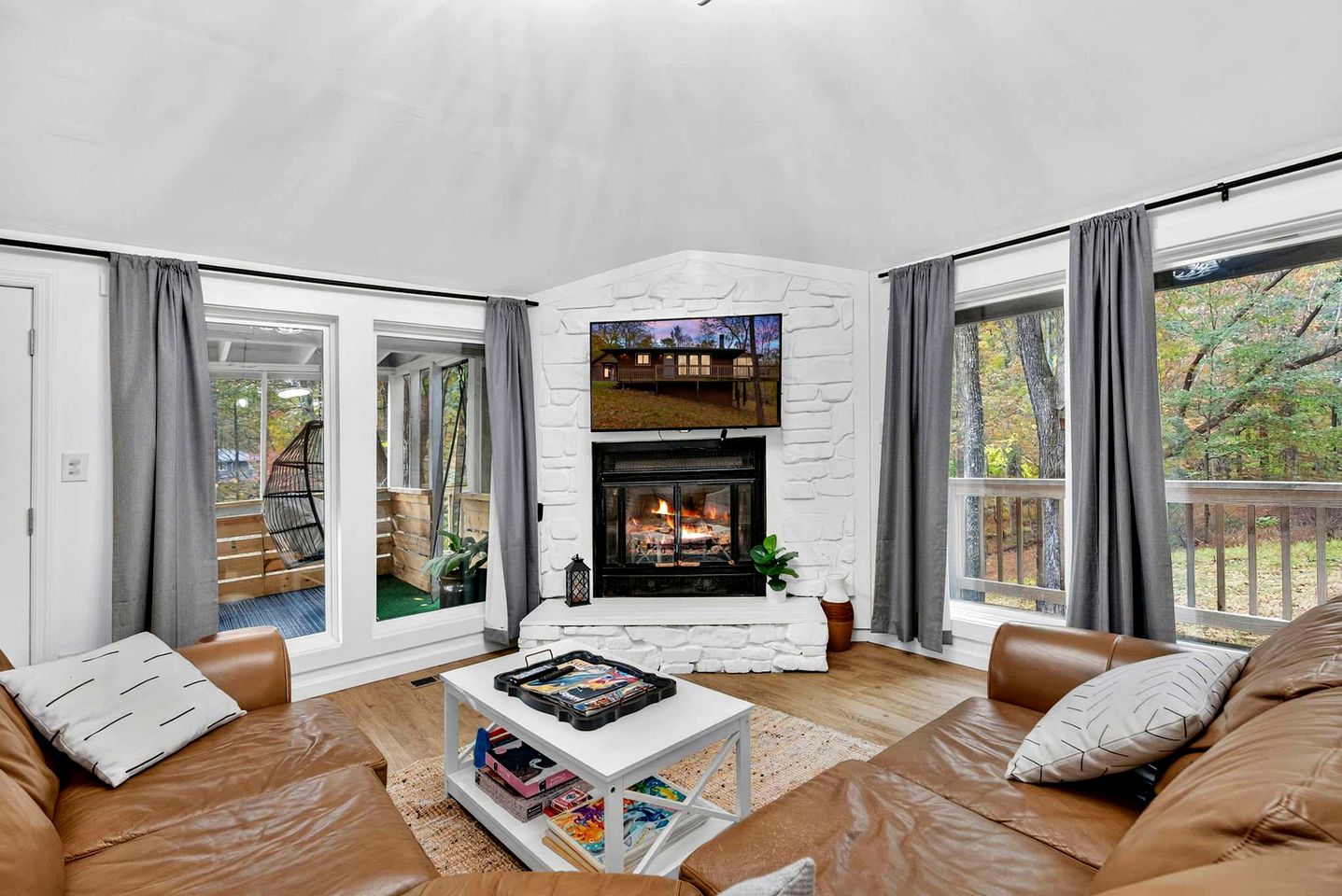 Cozy Family Cabin with Bunkhouse & Fireplace Near The Woods Golf Resort | Hedgesville, WV