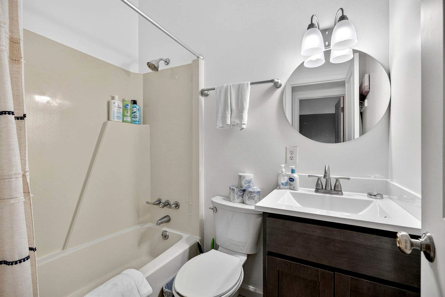 Cozy Family Cabin with Bunkhouse & Fireplace Near The Woods Golf Resort | Hedgesville, WV