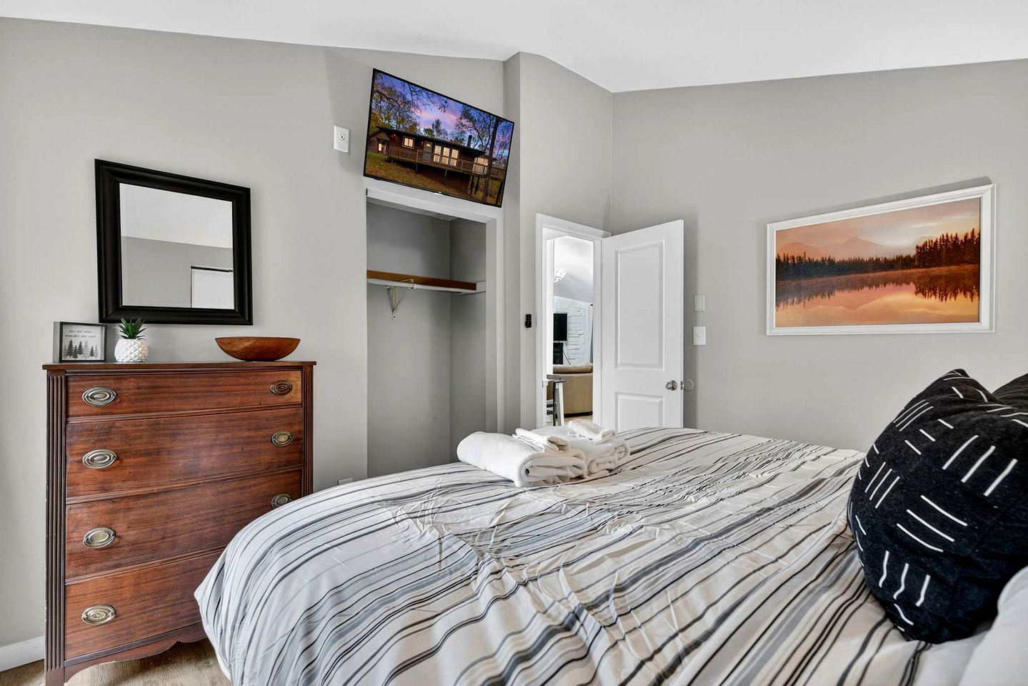 Cozy Family Cabin with Bunkhouse & Fireplace Near The Woods Golf Resort | Hedgesville, WV