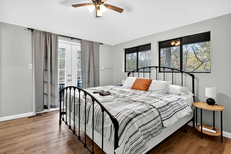 Cabins (United States of America, Hedgesville, West Virginia)