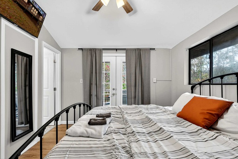 Cabins (United States of America, Hedgesville, West Virginia)