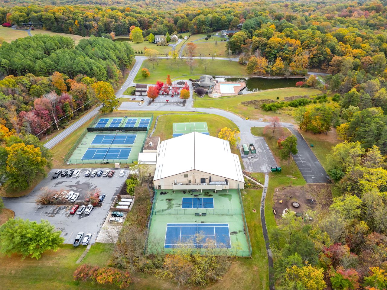 Cozy Family Cabin with Bunkhouse & Fireplace Near The Woods Golf Resort | Hedgesville, WV