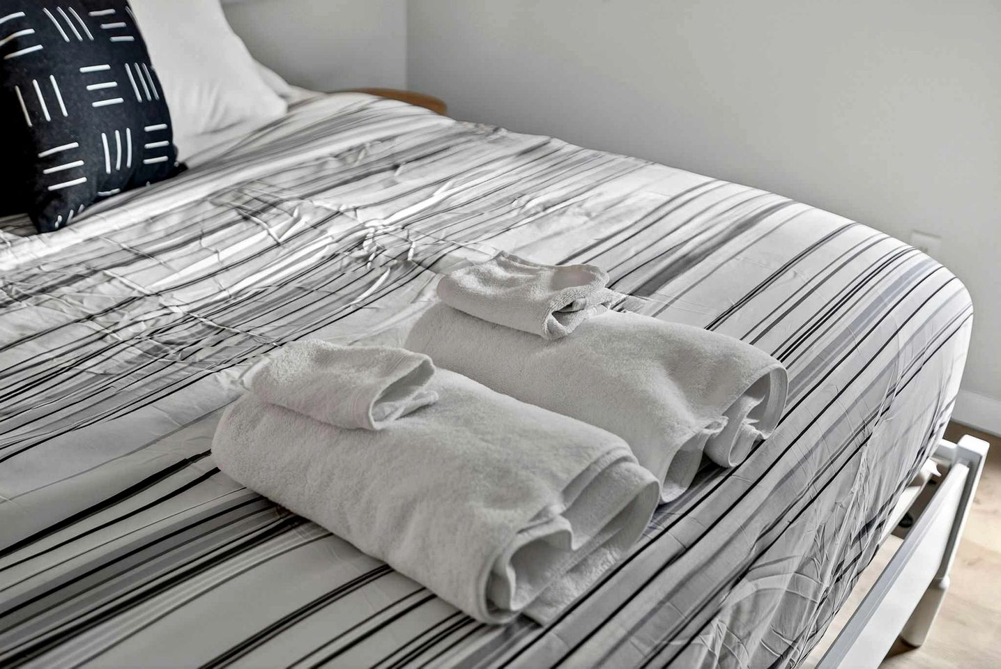 Cozy Family Cabin with Bunkhouse & Fireplace Near The Woods Golf Resort | Hedgesville, WV