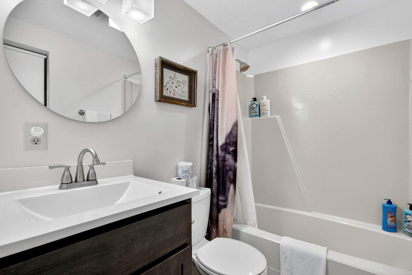 Cozy Family Cabin with Bunkhouse & Fireplace Near The Woods Golf Resort | Hedgesville, WV