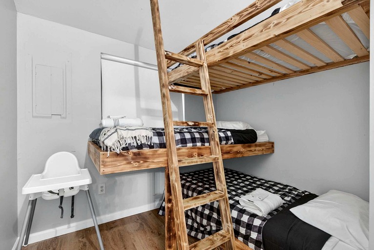 Cabins (United States of America, Hedgesville, West Virginia)