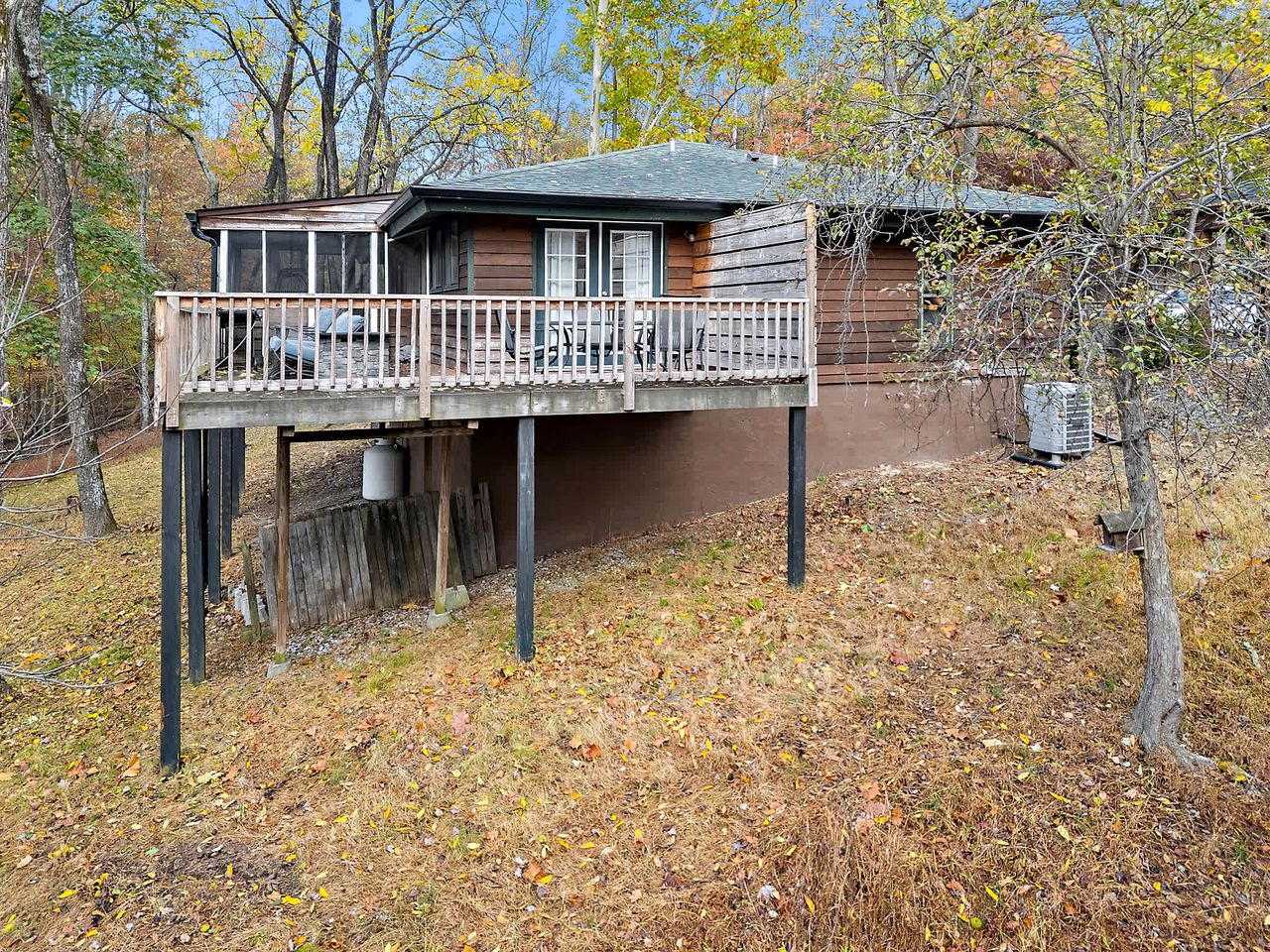 Cozy Family Cabin with Bunkhouse & Fireplace Near The Woods Golf Resort | Hedgesville, WV