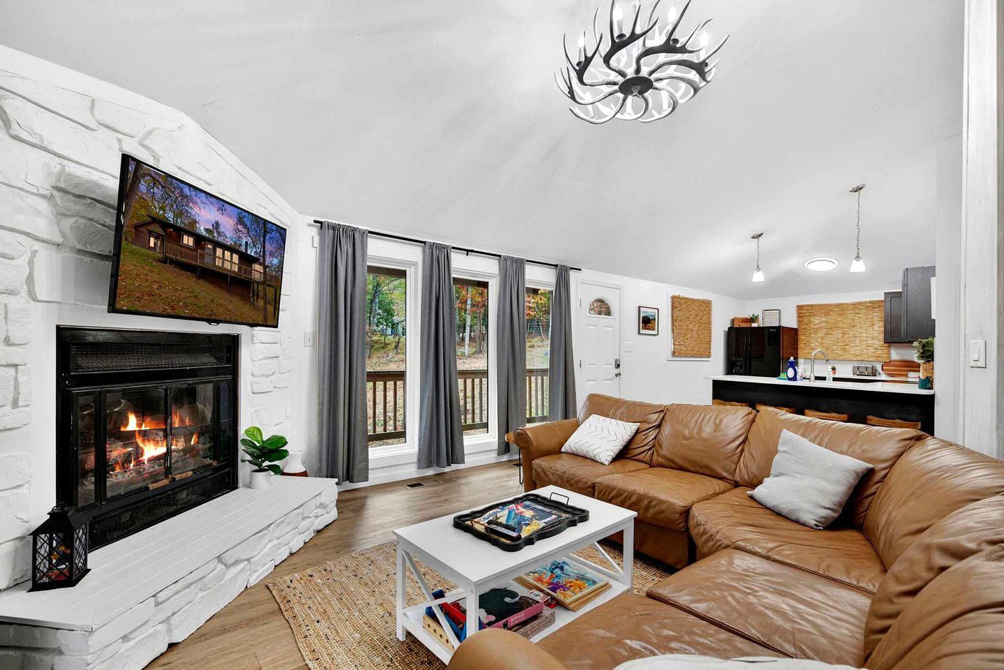 Cozy Family Cabin with Bunkhouse & Fireplace Near The Woods Golf Resort | Hedgesville, WV