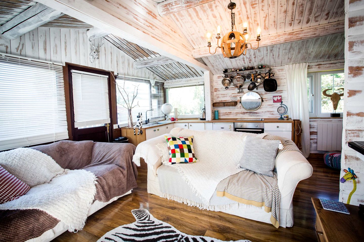 Tranquil Traditional Log Cabin with Private Deck, Near Snowdonia National Park, Trawsfynydd, Wales