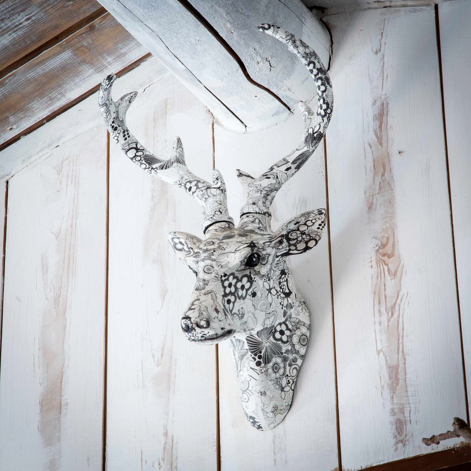 Tranquil Traditional Log Cabin with Private Deck, Near Snowdonia National Park, Trawsfynydd, Wales