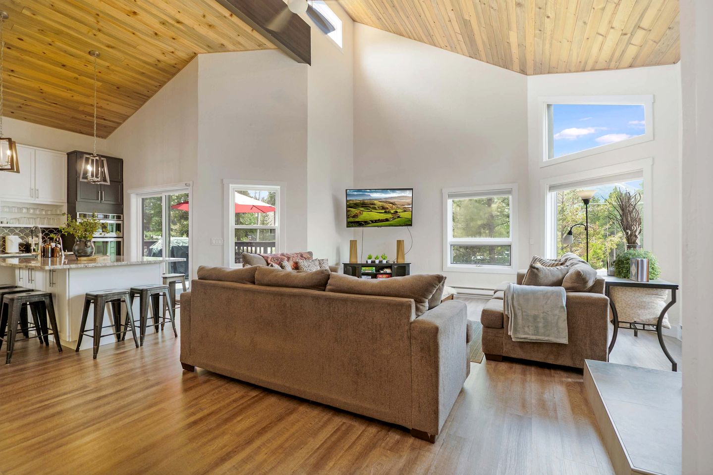 Luxurious Mountain Retreat with Hot Tub & Game Room near Downtown Breckenridge, Colorado