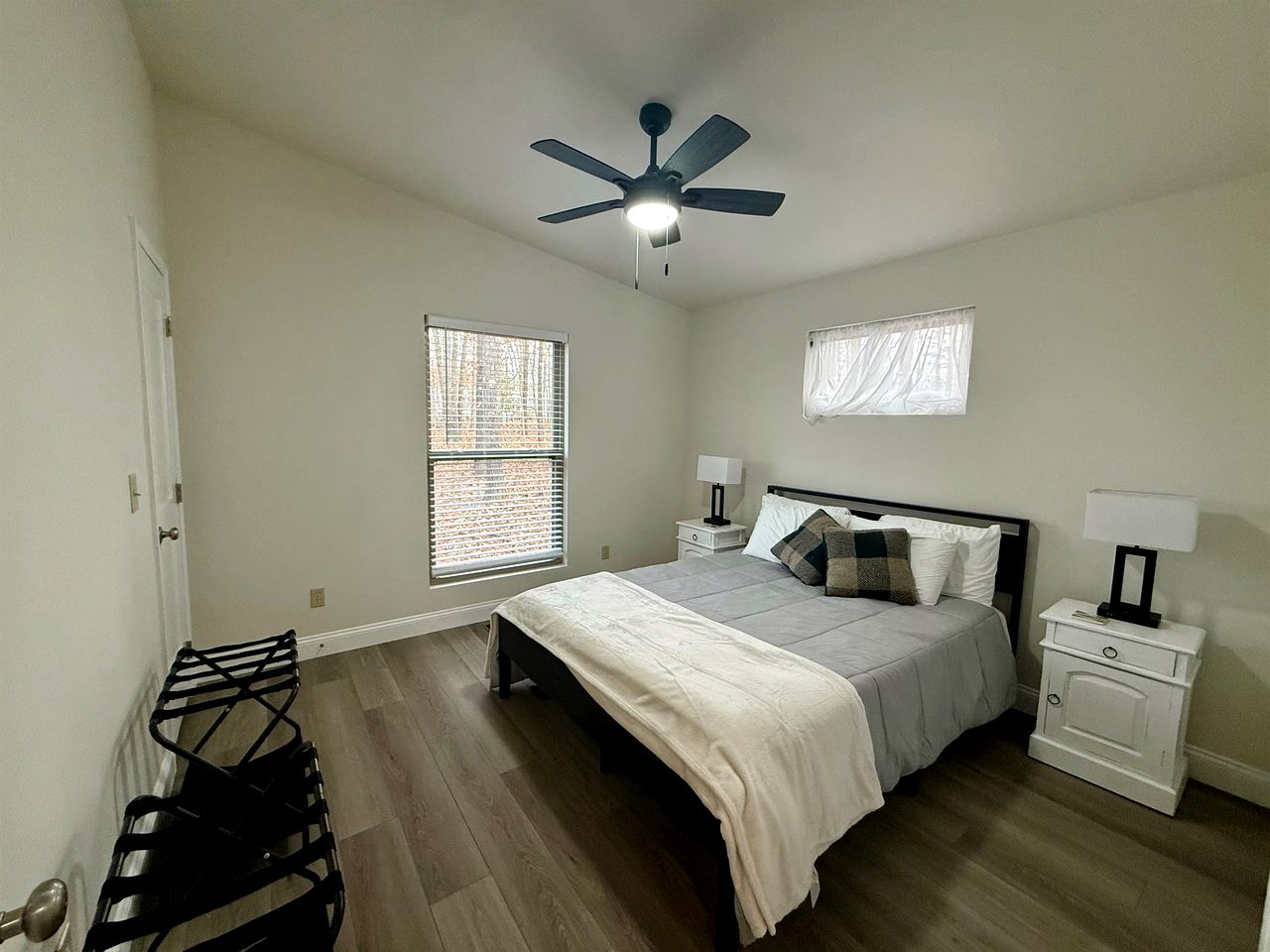 Stylish Modern Getaway with Fire Pit near DeSoto Falls in Mentone, AL