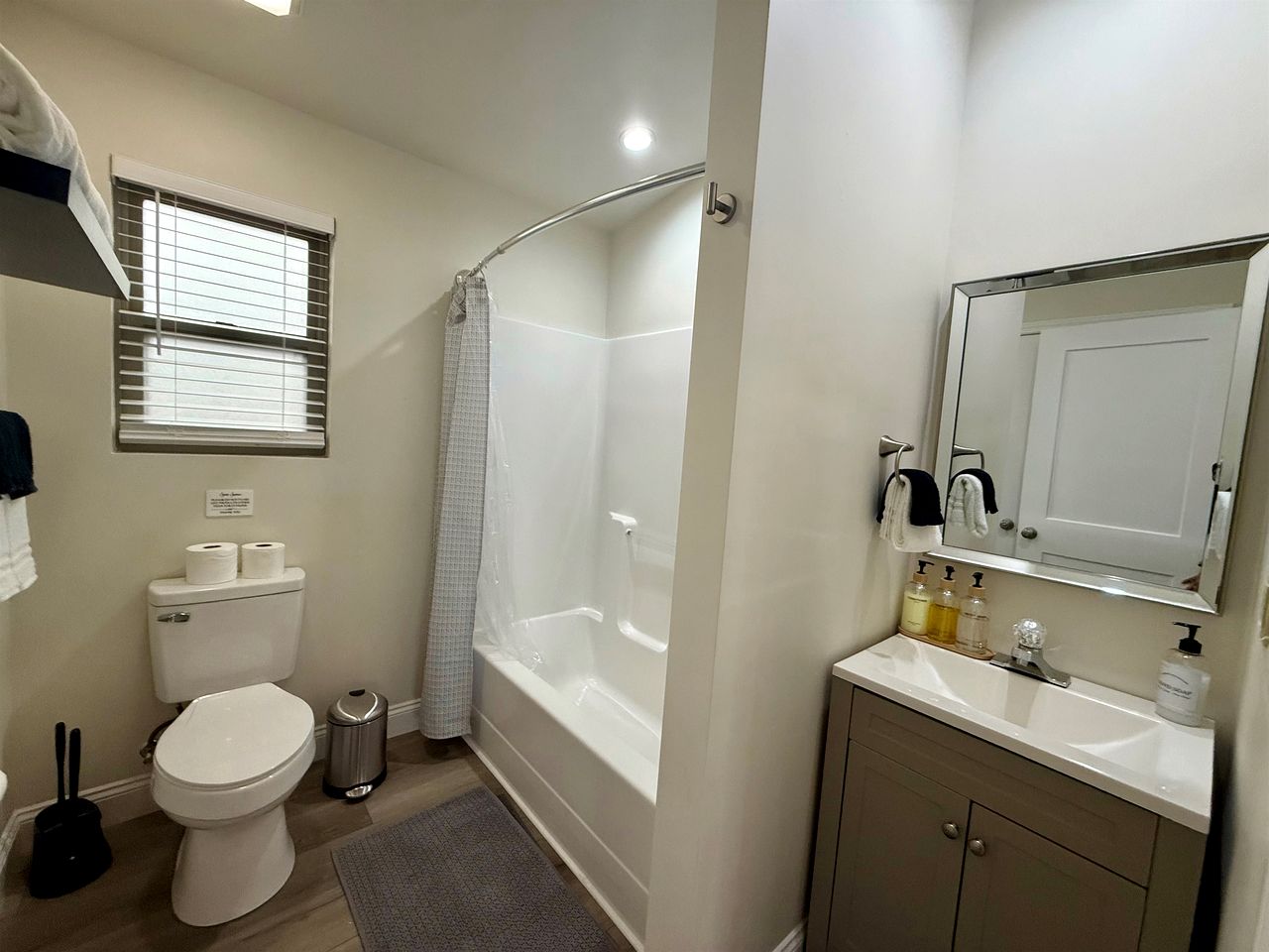 Stylish Modern Getaway with Fire Pit near DeSoto Falls in Mentone, AL