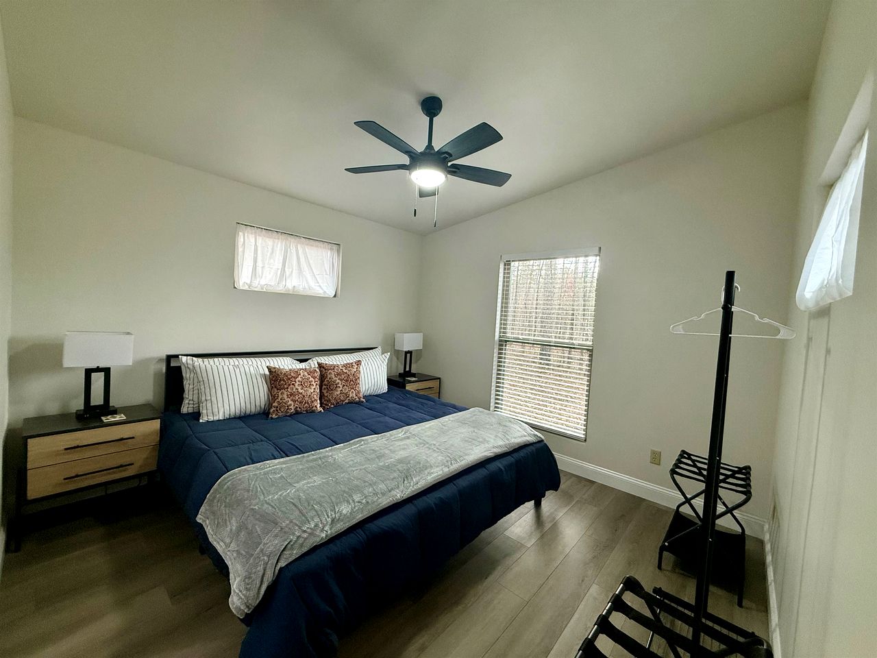 Stylish Modern Getaway with Fire Pit near DeSoto Falls in Mentone, AL