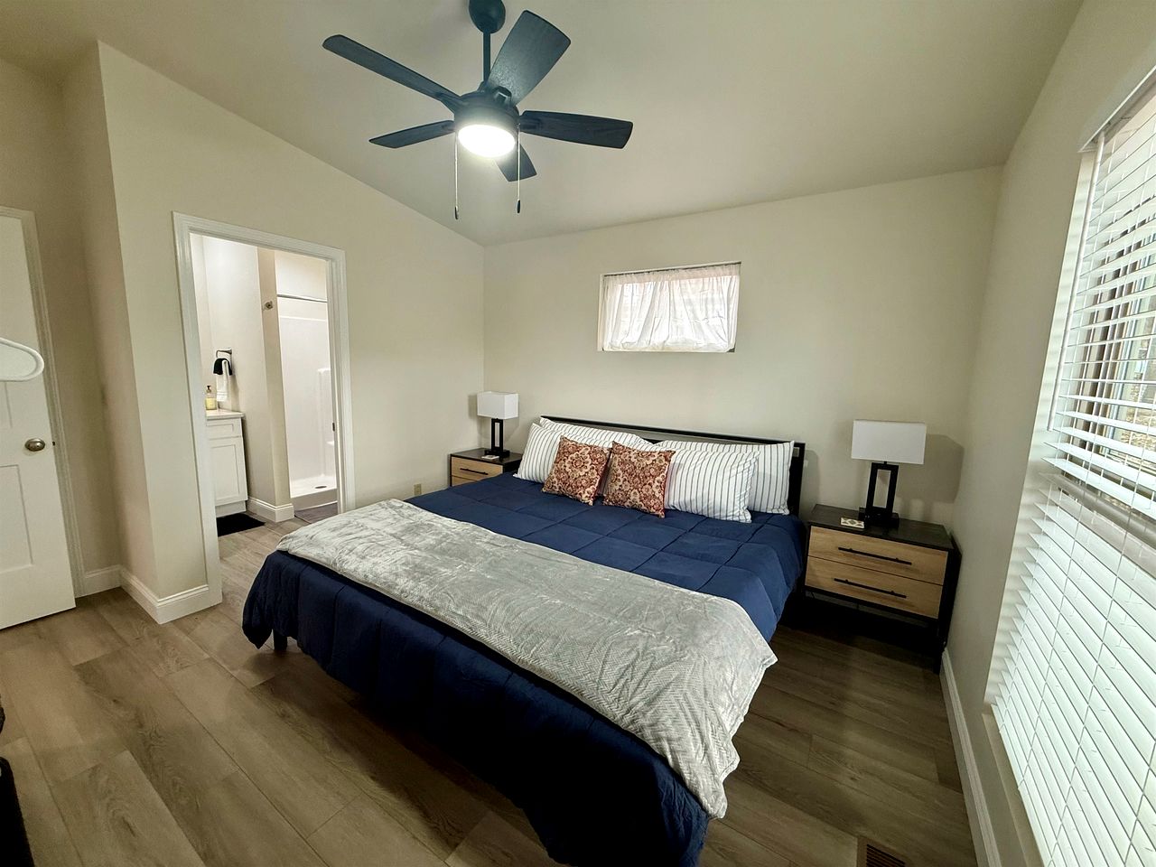 Stylish Modern Getaway with Fire Pit near DeSoto Falls in Mentone, AL