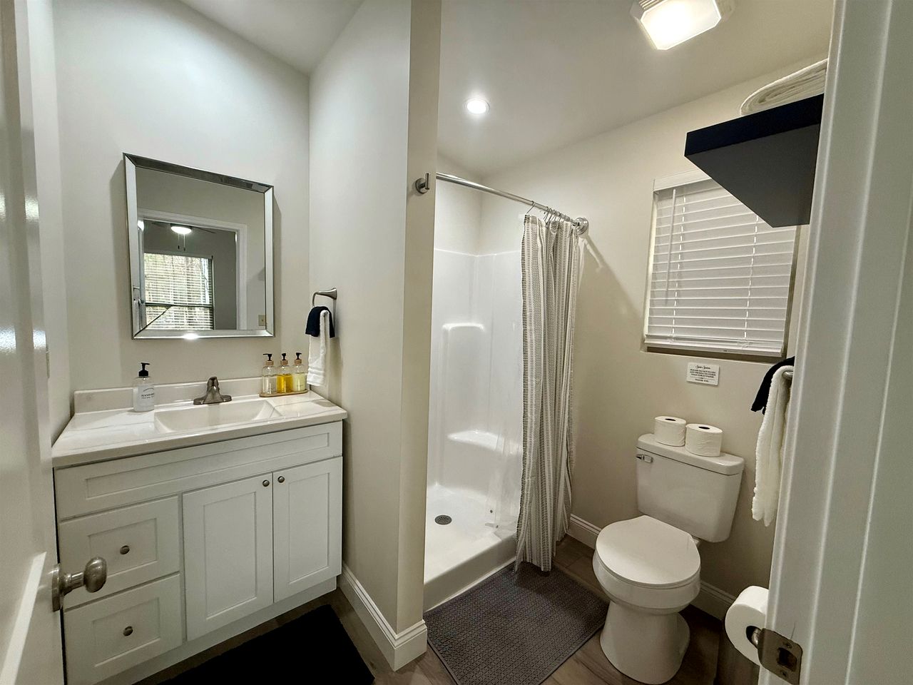 Stylish Modern Getaway with Fire Pit near DeSoto Falls in Mentone, AL