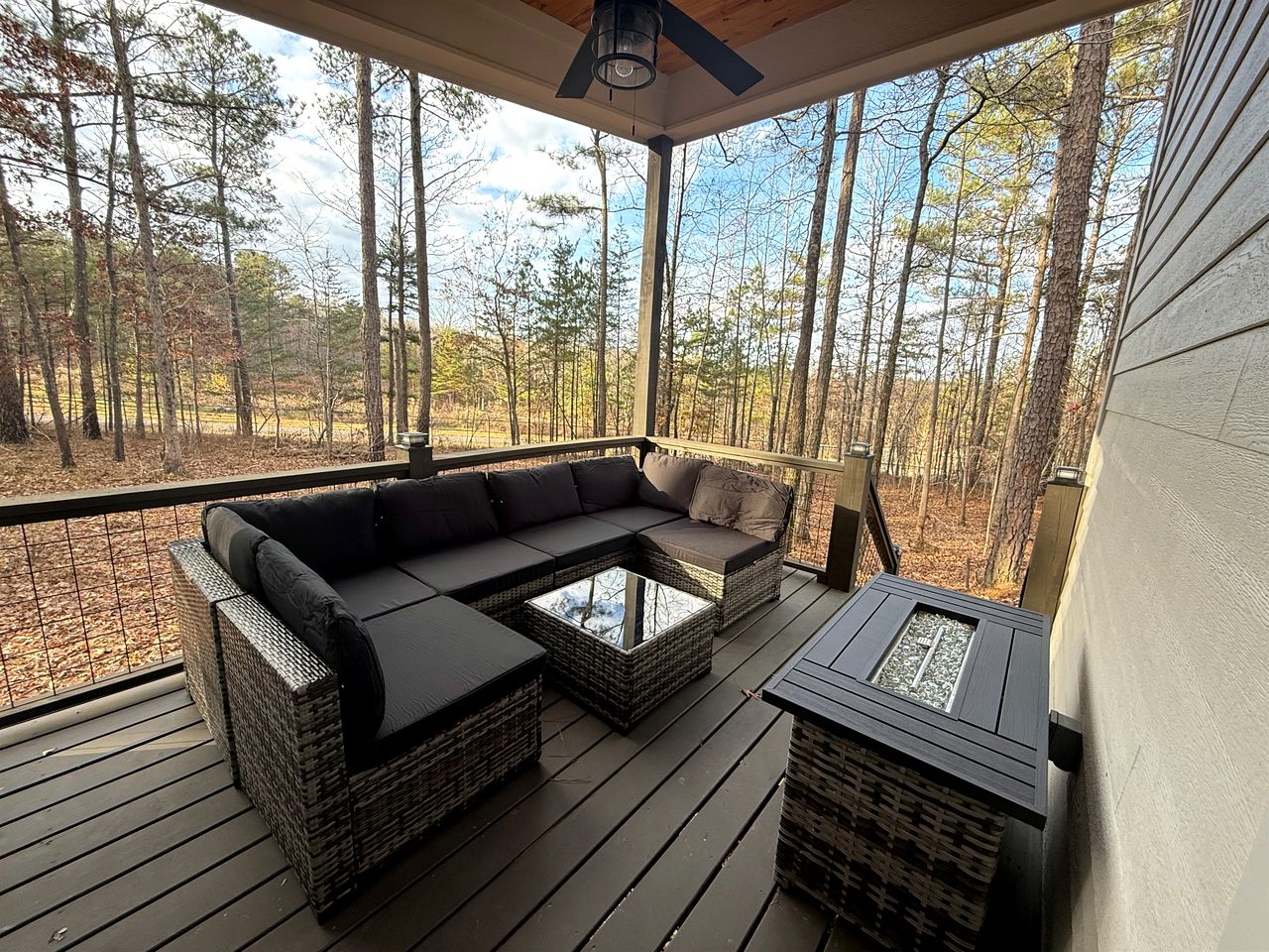 Stylish Modern Getaway with Fire Pit near DeSoto Falls in Mentone, AL