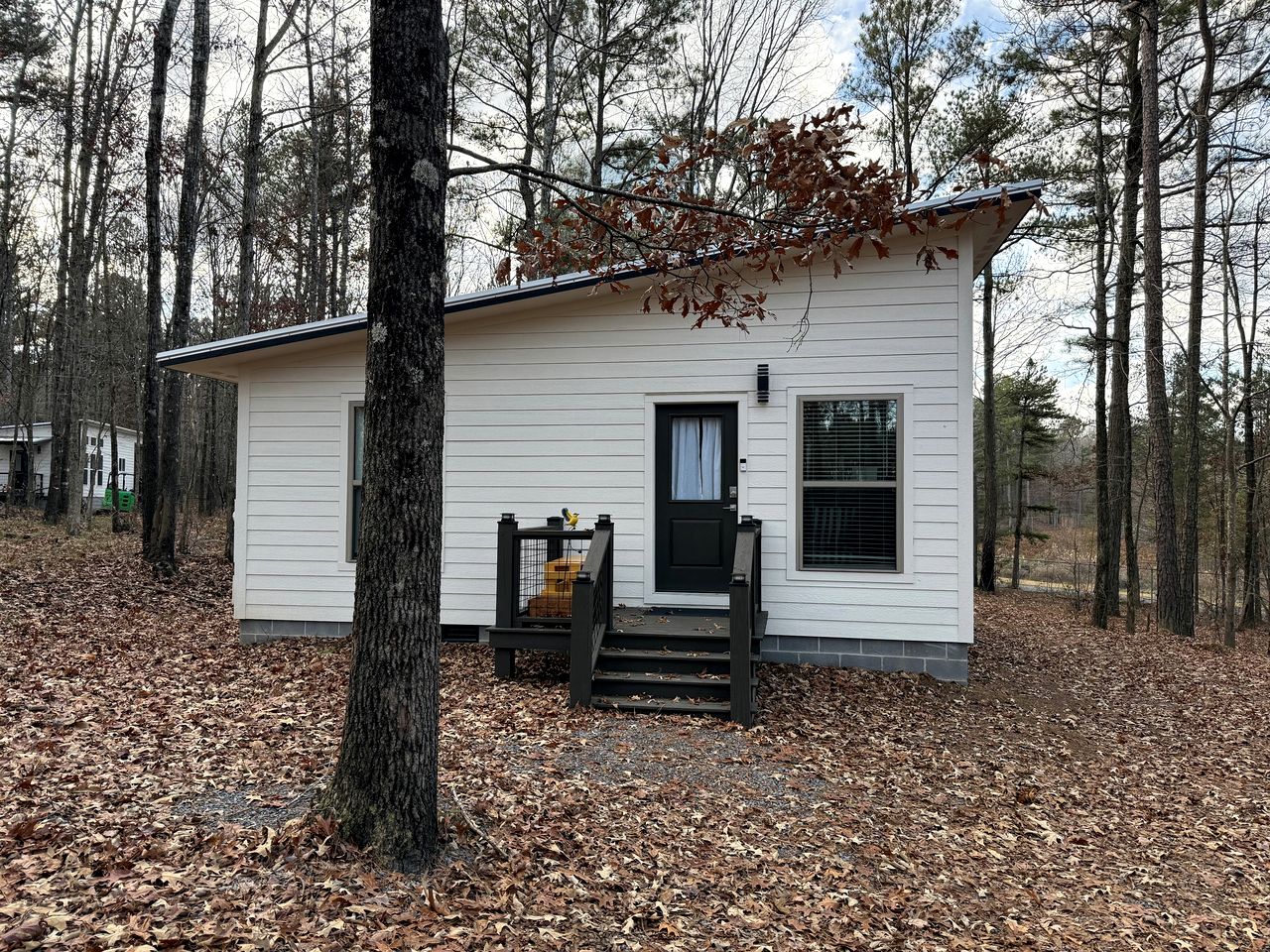 Stylish Modern Getaway with Fire Pit near DeSoto Falls in Mentone, AL