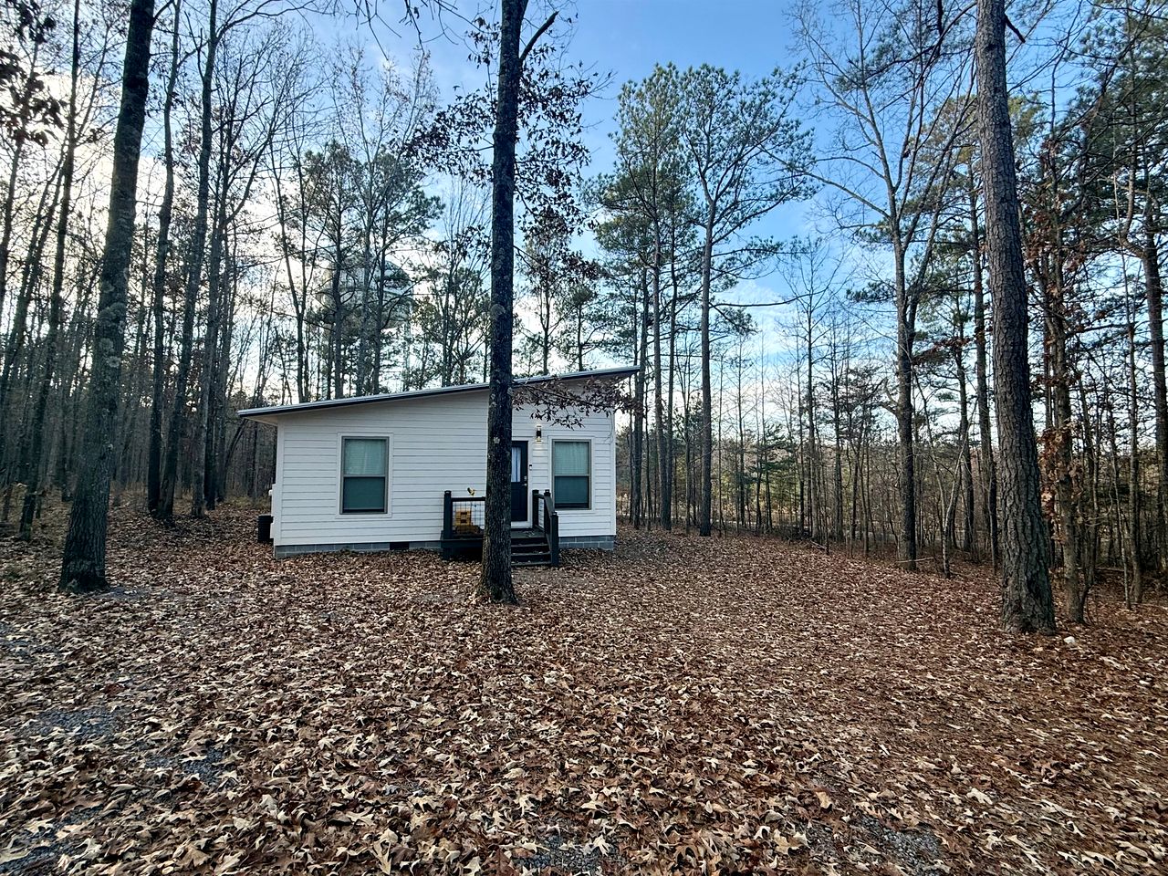 Stylish Modern Getaway with Fire Pit near DeSoto Falls in Mentone, AL