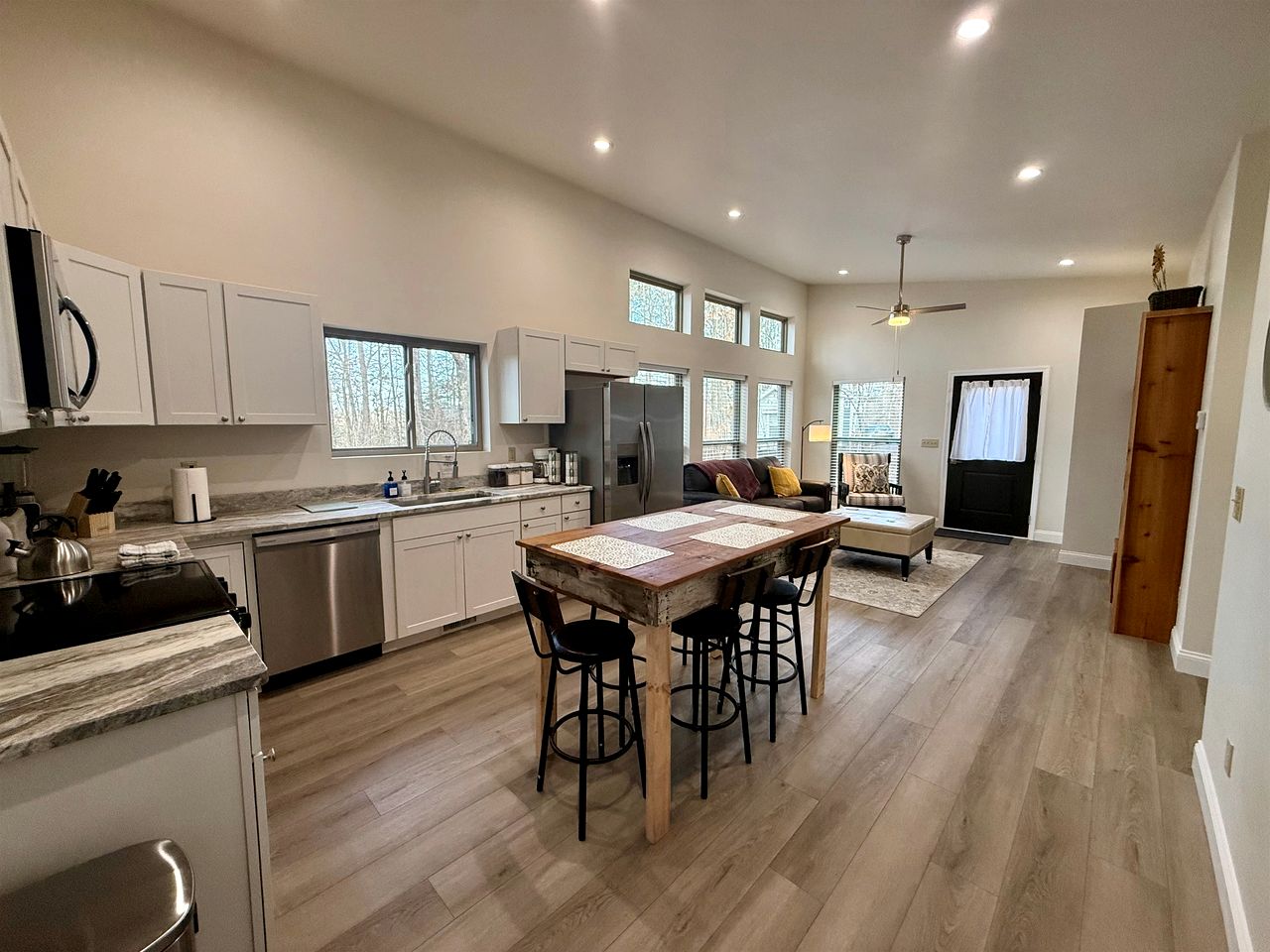 Stylish Modern Getaway with Fire Pit near DeSoto Falls in Mentone, AL