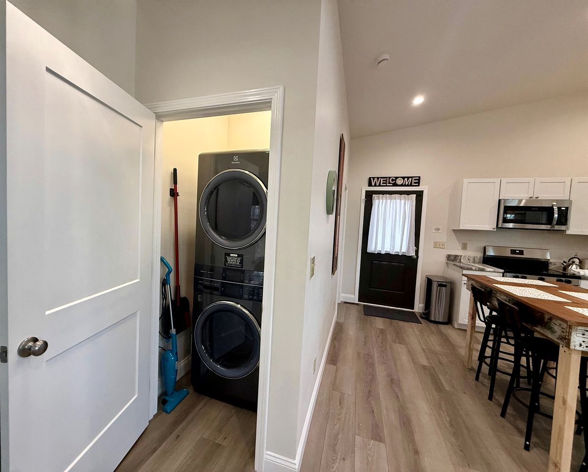 Stylish Modern Getaway with Fire Pit near DeSoto Falls in Mentone, AL