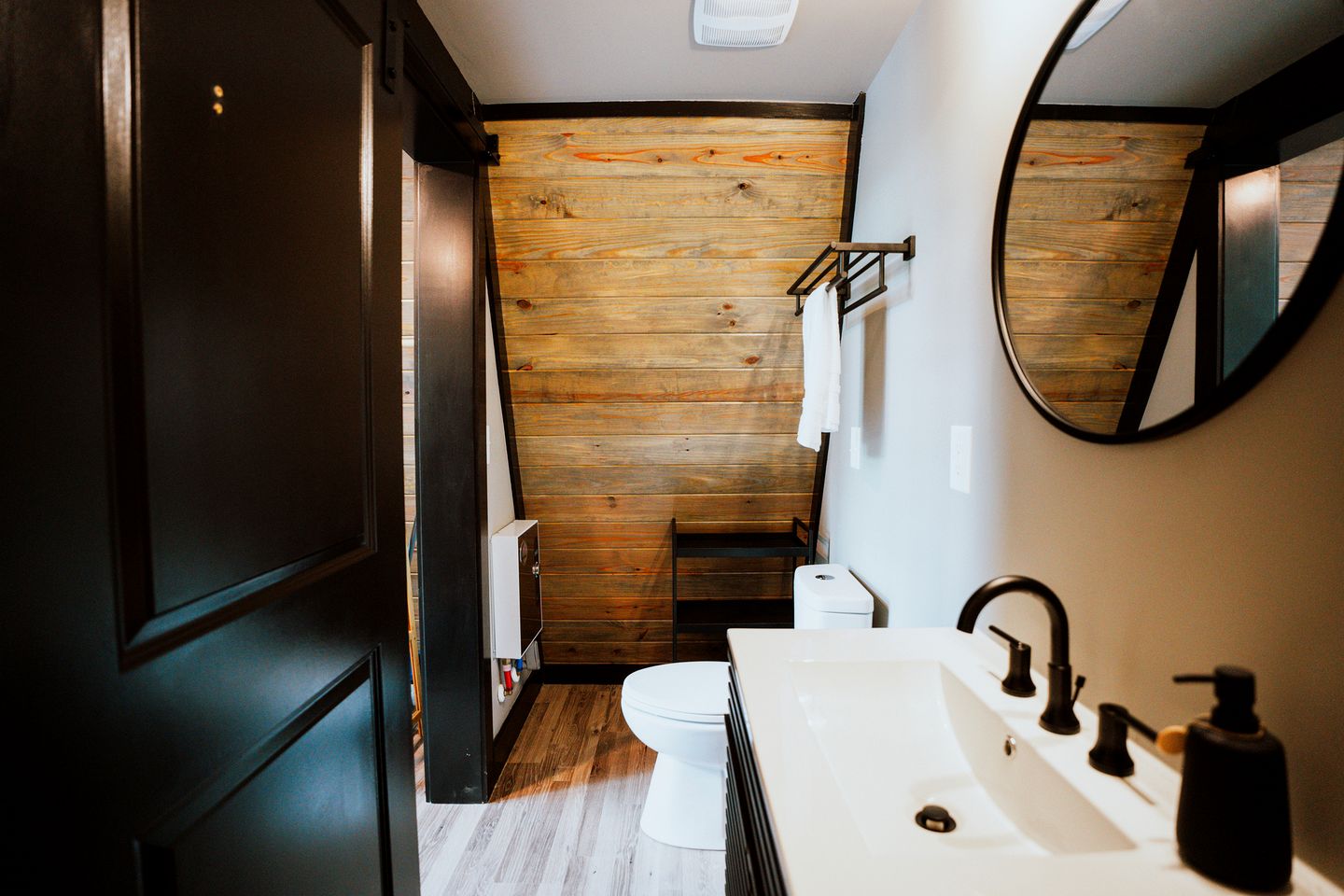 Intimate A-Frame Cabin for a Romantic Retreat in Cedar Bluff, Alabama