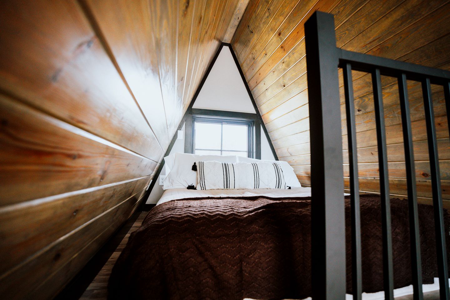 Intimate A-Frame Cabin for a Romantic Retreat in Cedar Bluff, Alabama