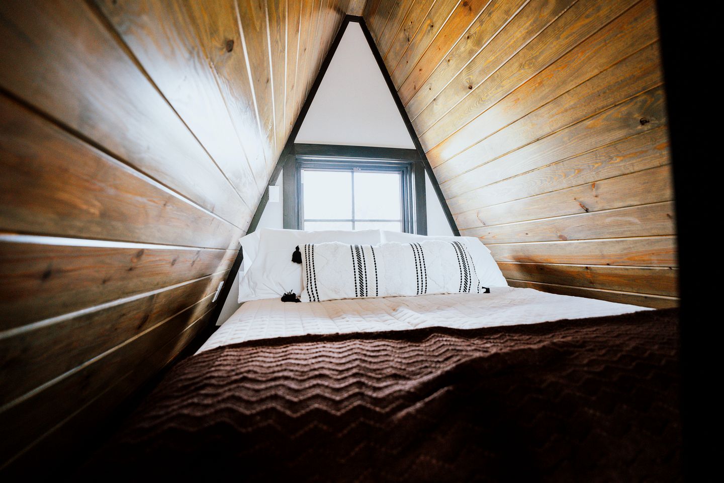 Intimate A-Frame Cabin for a Romantic Retreat in Cedar Bluff, Alabama