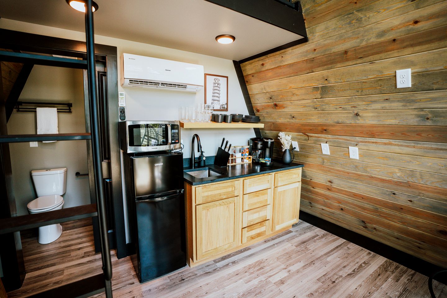 Intimate A-Frame Cabin for a Romantic Retreat in Cedar Bluff, Alabama