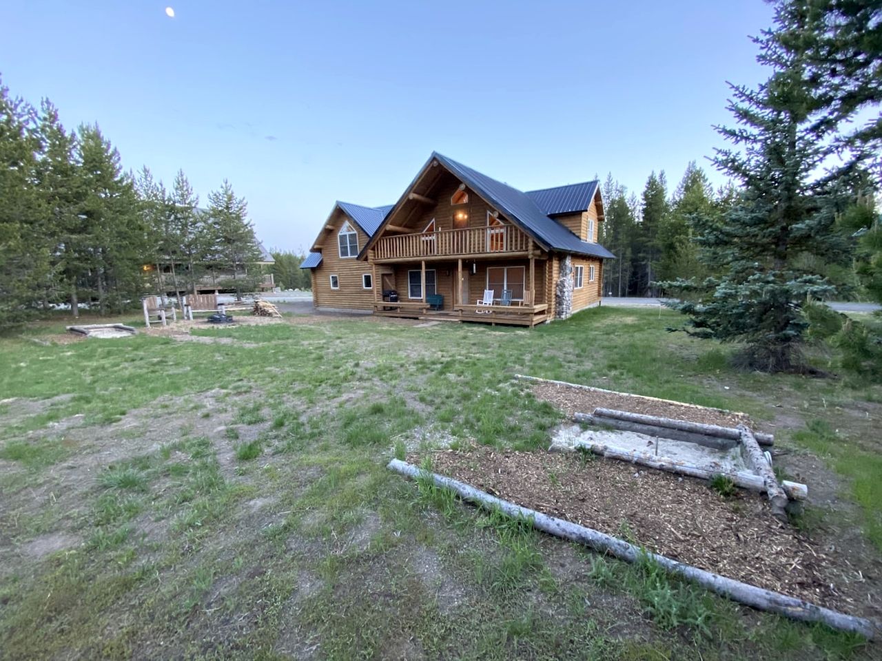 Spacious Log Cabin Retreat with Game Room & Hot Tub Near Island Park, Idaho