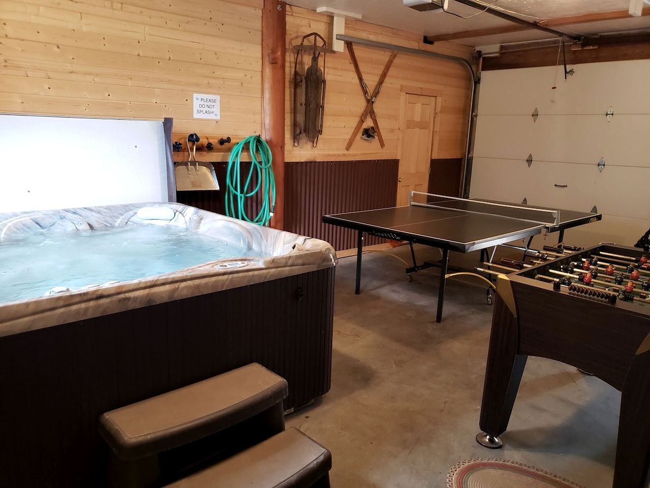 Spacious Log Cabin Retreat with Game Room & Hot Tub Near Island Park, Idaho