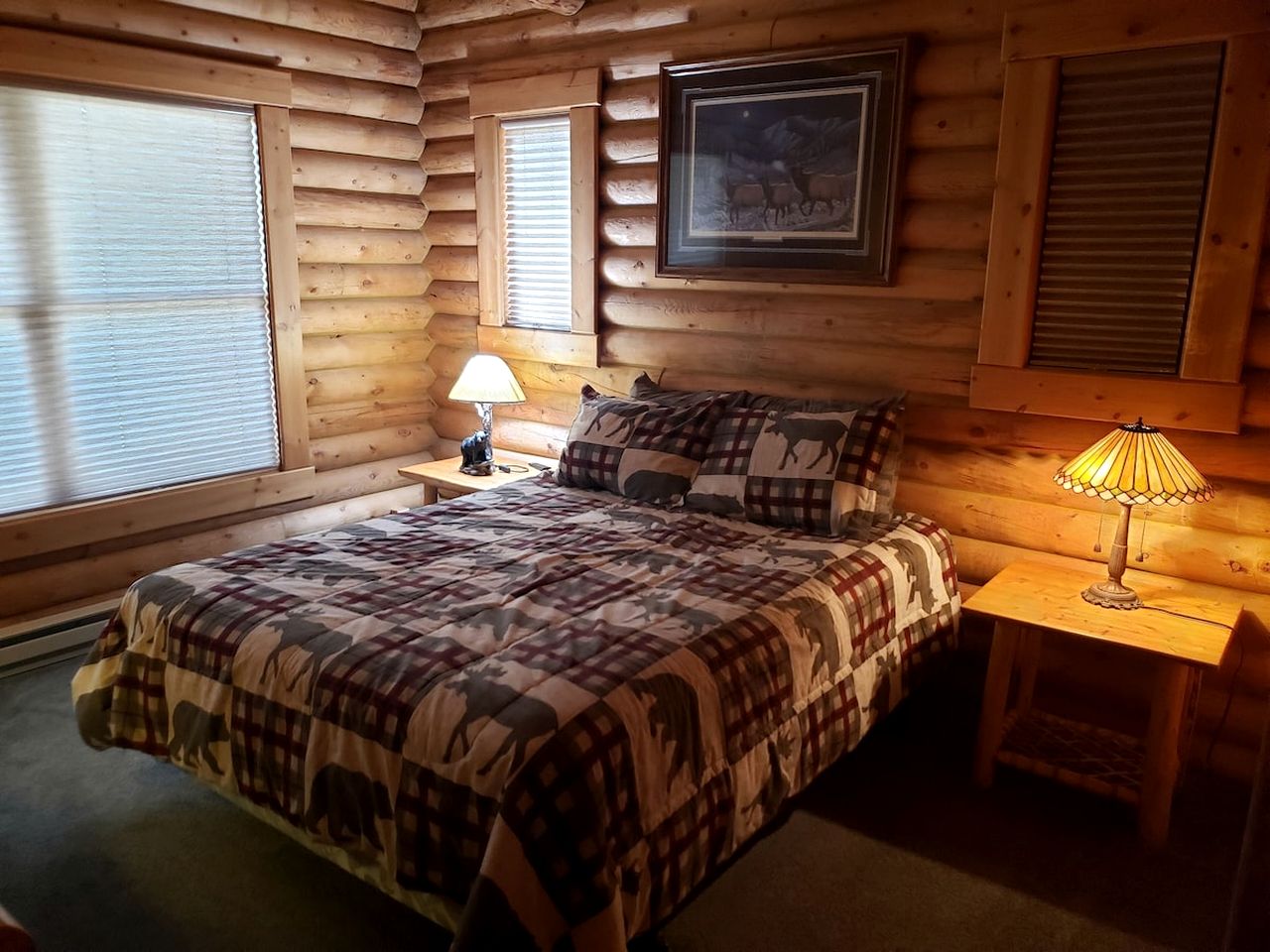 Spacious Log Cabin Retreat with Game Room & Hot Tub Near Island Park, Idaho