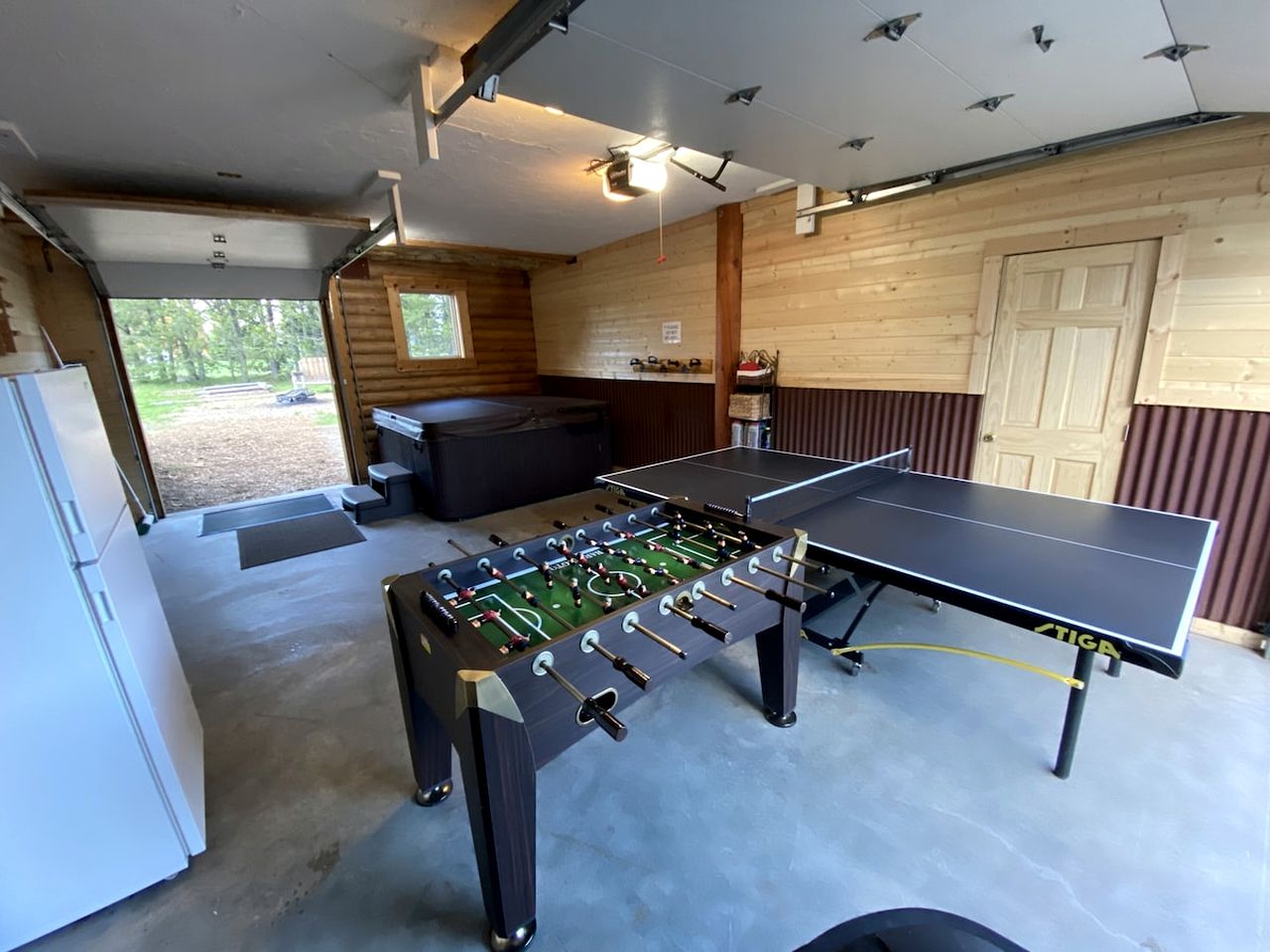 Spacious Log Cabin Retreat with Game Room & Hot Tub Near Island Park, Idaho