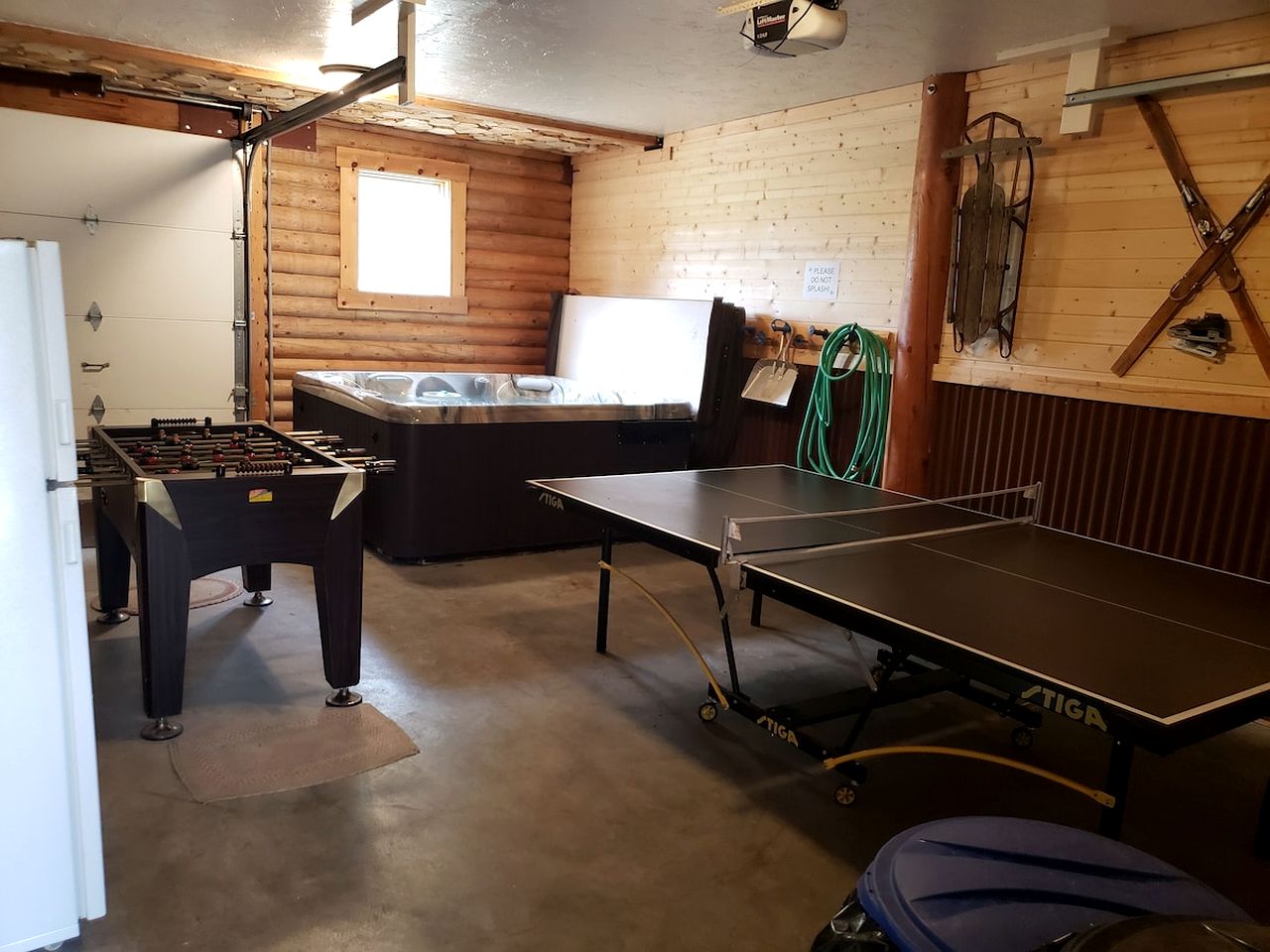 Spacious Log Cabin Retreat with Game Room & Hot Tub Near Island Park, Idaho